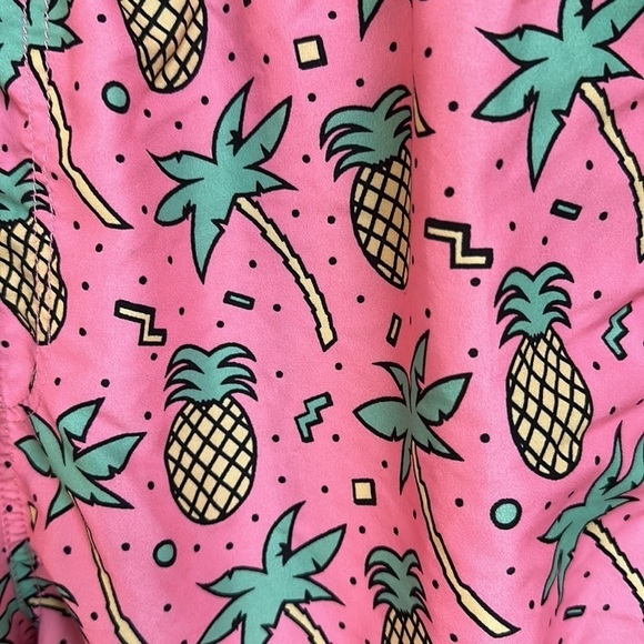Maamgic Pink/Pineapple Swim Trunks w/Mesh Lining Size XXL - Picture 3 of 11